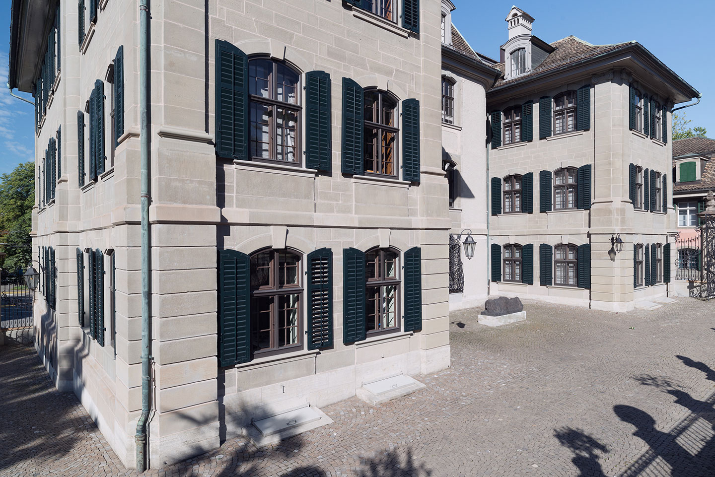 Haus zum Rechberg, Schweiz: Schreinerei Eigenmann Ag hat die Sanierung bauzeitlicher Originalfenster durchgeführt